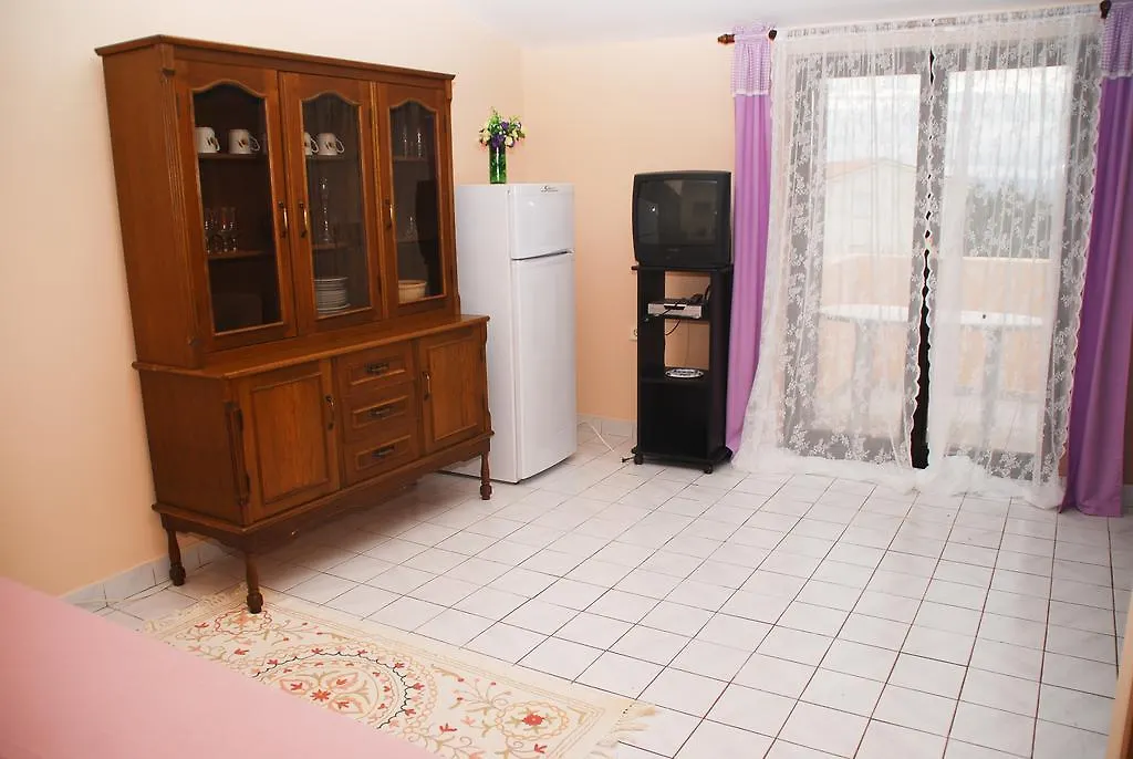 Apartments Bardak Ližnjan